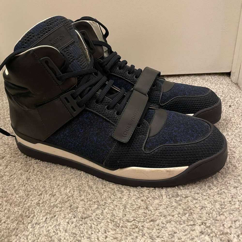 Men’s pre loved Louis Vuitton sneakers in Navy blue and black Damier.